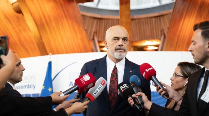 “A do bënit për Harandinajn atë që po bëni për Thaçin?”/ Ja si përgjigjet Rama “A do bënit për Harandinajn atë që po bëni për Thaçin?”/ Ja si përgjigjet Rama