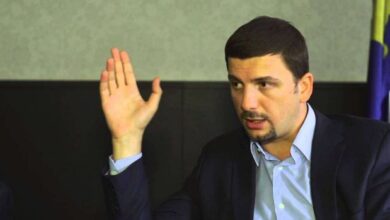 Krasniqi – Kurtit: Po luan me zjarrin! Nuk të lejojmë të rrezikosh raportin me SHBA, është i shenjtë Krasniqi – Kurtit: Po luan me zjarrin! Nuk të lejojmë të rrezikosh raportin me SHBA, është i shenjtë