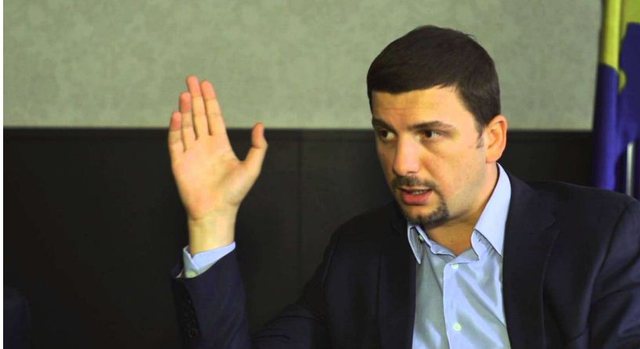 Krasniqi – Kurtit: Po luan me zjarrin! Nuk të lejojmë të rrezikosh raportin me SHBA, është i shenjtë Krasniqi – Kurtit: Po luan me zjarrin! Nuk të lejojmë të rrezikosh raportin me SHBA, është i shenjtë