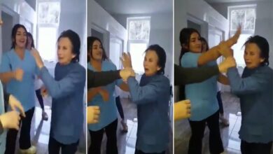 PAMJE TË RËNDA/ Infermierja shqiptare dhunon të moshuarën, koleget shkrihen së qeshuri (VIDEO)