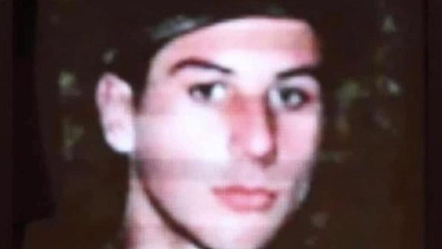 “Trupi iu nda në dy pjesë, njëra iu varros në Kosovë dhe tjetra në Serbi”/ Kush ishte Taulant Nura, djali 17-vjeçar i gruas së dhunuar në Pejë “Trupi iu nda në dy pjesë, njëra iu varros në Kosovë dhe tjetra në Serbi”/ Kush ishte Taulant Nura, djali 17-vjeçar i gruas së dhunuar në Pejë