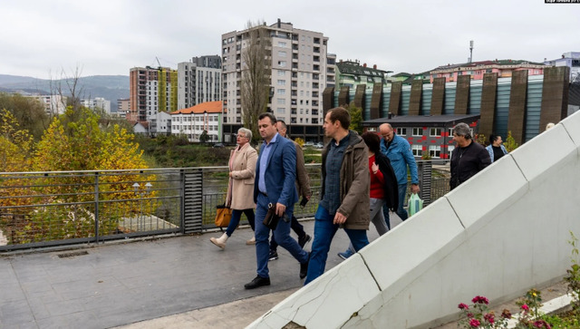 “Nëse nuk firmos, të djegin makinën”/ Rrëfimet tronditëse të punëtorëve të dorëhequr nga institucionet e Kosovës “Nëse nuk firmos, të djegin makinën”/ Rrëfimet tronditëse të punëtorëve të dorëhequr nga institucionet e Kosovës