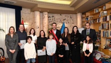 Familja Rugova merr shtetësinë shqiptare, Veliaj: Krenar për kontributin që i keni dhënë Shqipërisë dhe Kosovës Familja Rugova merr shtetësinë shqiptare, Veliaj: Krenar për kontributin që i keni dhënë Shqipërisë dhe Kosovës