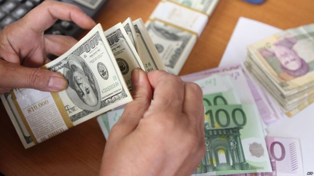 Euro në rënie të lirë, arrin në nivelet më të ulëta në raport me lekun Euro në rënie të lirë, arrin në nivelet më të ulëta në raport me lekun