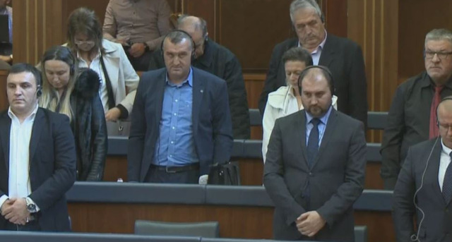 Ndodh e papritura në Parlamentin e Kosovës, “rikthehet” Lista Serbe: I morëm mandatet për t’i ruajtur… Ndodh e papritura në Parlamentin e Kosovës, “rikthehet” Lista Serbe: I morëm mandatet për t’i ruajtur…