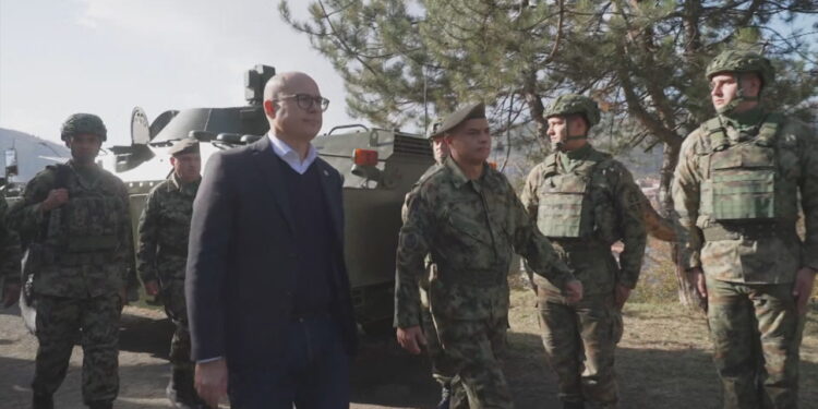 Tensionet Serbi-Kosovë/ Provokon Ministri serb i Mbrojtjes: Jemi të aftë për luftë, por nuk duam… Tensionet Serbi-Kosovë/ Provokon Ministri serb i Mbrojtjes: Jemi të aftë për luftë, por nuk duam…
