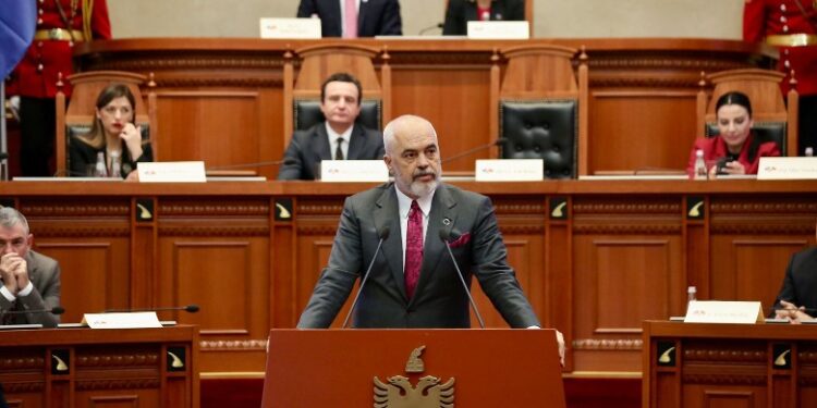 “Si legjenda e gjallë e flamurit”/ Rama përkujton Adem Jasharin: Lindi më 28 nëntor dhe vdiq për të jetuar përgjithmonë! “Si legjenda e gjallë e flamurit”/ Rama përkujton Adem Jasharin: Lindi më 28 nëntor dhe vdiq për të jetuar përgjithmonë!