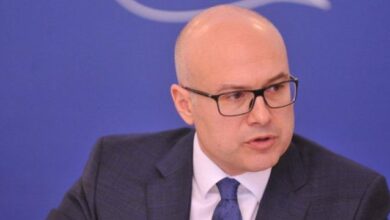 Ministri serb i Mbrojtjes: Na pret luftë diplomatike për dinarin Ministri serb i Mbrojtjes: Na pret luftë diplomatike për dinarin