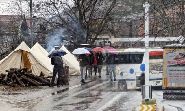Veriu i Kosovës ende i bllokuar/ Shkollat mbyllen, çfarë ndodhi pas të shtënave dhe shpërthimit në Rudar Veriu i Kosovës ende i bllokuar/ Shkollat mbyllen, çfarë ndodhi pas të shtënave dhe shpërthimit në Rudar