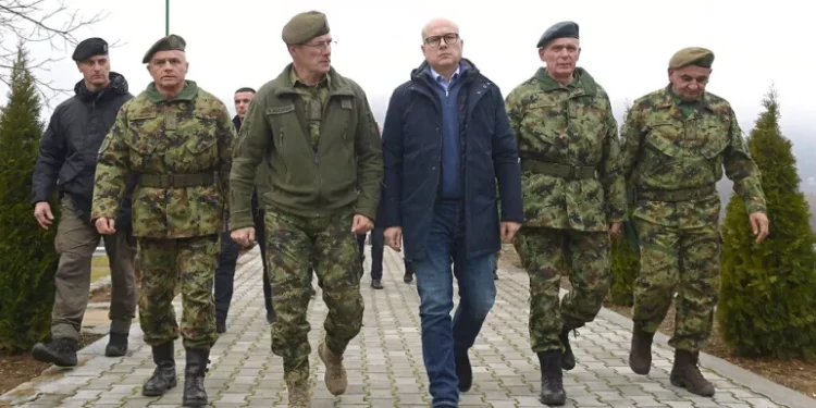 Al Jazeera: Trupat serbe në kufirin me Kosovën në “gatishmëri luftarake” me urdhër të Vuçiç Al Jazeera: Trupat serbe në kufirin me Kosovën në “gatishmëri luftarake” me urdhër të Vuçiç