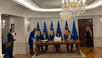 Si do reagojë Serbia? Ditë HISTORIKE! Kosova nënshkruan aplikimin për anëtarësim në BE Si do reagojë Serbia? Ditë HISTORIKE! Kosova nënshkruan aplikimin për anëtarësim në BE