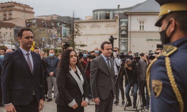 Osmani, Kurti dhe Konjufca nënshkruajnë nesër aplikimin për anëtarësimin e Kosovës në BE Osmani, Kurti dhe Konjufca nënshkruajnë nesër aplikimin për anëtarësimin e Kosovës në BE
