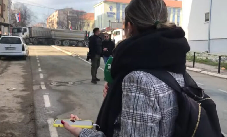 Po raportonte “live”, sulmohet gazetarja në Mitrovicë (VIDEO)