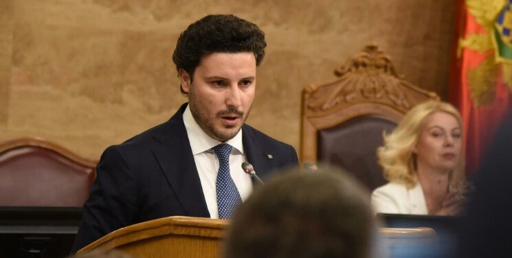 Kush e kërkon “kokën” e tij? Abazoviç: Ata dy persona kanë lidhje të ngushtë me Gjukanoviç… Kush e kërkon “kokën” e tij? Abazoviç: Ata dy persona kanë lidhje të ngushtë me Gjukanoviç…