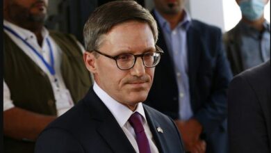 Në kulmin e tensioneve me Serbinë/ Çfarë ndodhi? Zyrtari i lartë i SHBA-ve anulon vizitën në Kosovë Në kulmin e tensioneve me Serbinë/ Çfarë ndodhi? Zyrtari i lartë i SHBA-ve anulon vizitën në Kosovë