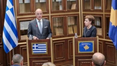 Dendias refuzon stemën e Republikës së Kosovës, ministria e Jashtme detyrohet të ndërrojë vendin e konferencës Dendias refuzon stemën e Republikës së Kosovës, ministria e Jashtme detyrohet të ndërrojë vendin e konferencës