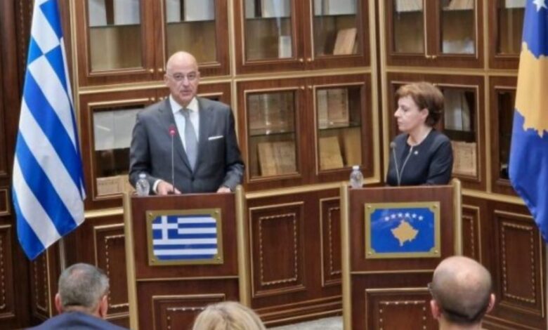 Dendias refuzon stemën e Republikës së Kosovës, ministria e Jashtme detyrohet të ndërrojë vendin e konferencës Dendias refuzon stemën e Republikës së Kosovës, ministria e Jashtme detyrohet të ndërrojë vendin e konferencës