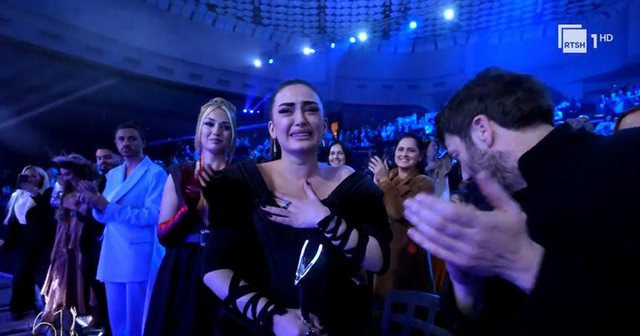 “Shqipëria shkel rregullat”, mediat serbe “nuk kapërdijnë” shkuarjen e familjes Kelmendi në Eurovizion: Publiku u tmerrua nga… “Shqipëria shkel rregullat”, mediat serbe “nuk kapërdijnë” shkuarjen e familjes Kelmendi në Eurovizion: Publiku u tmerrua nga…