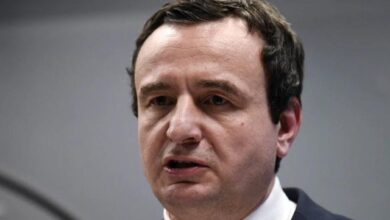 ​TENSIONET në veri, Kurti: Nuk do të lejojmë që barrikadat të qëndrojnë edhe…