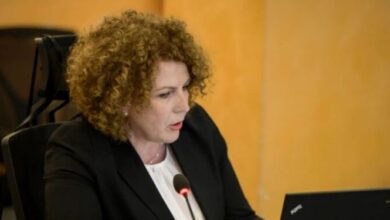 Vendimi i papritur/ Akuza për mosdeklarim të pasurisë, dënohet ministrja. Emri Vendimi i papritur/ Akuza për mosdeklarim të pasurisë, dënohet ministrja. Emri