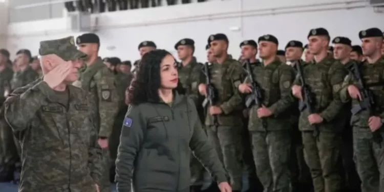 Tensionet/ Osmani tregon pse e veshi sot uniformën ushtarake: Nuk ka të bëjë me situatën që jemi Tensionet/ Osmani tregon pse e veshi sot uniformën ushtarake: Nuk ka të bëjë me situatën që jemi
