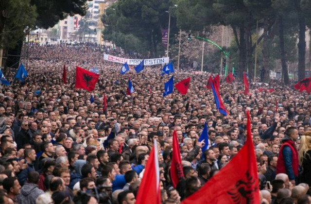 Opozita në protestë më 7 tetor, me një skenar të qartë bllokimi Opozita në protestë më 7 tetor, me një skenar të qartë bllokimi