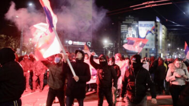 Me kore kundër shqiptarëve/ Mbushen rrugët e Beogradit, protestë në mbështetje të serbëve të Kosovës Me kore kundër shqiptarëve/ Mbushen rrugët e Beogradit, protestë në mbështetje të serbëve të Kosovës