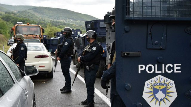 Situata e tensionuar në veri/ 60 orë pa ndërrim? Rrëfimi rrënqethës për policët e Kosovës Situata e tensionuar në veri/ 60 orë pa ndërrim? Rrëfimi rrënqethës për policët e Kosovës