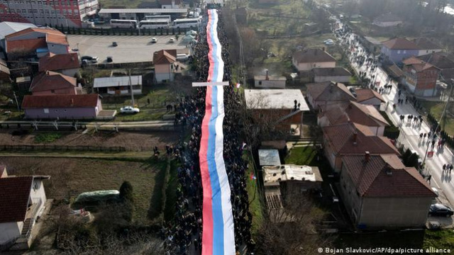 Tensionet në veri të Kosovës/ Serbia vendos ushtrinë në “gatishmëri të lartë” Tensionet në veri të Kosovës/ Serbia vendos ushtrinë në “gatishmëri të lartë”