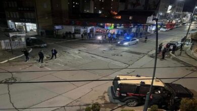 Shpërthim i fuqishëm në Mitrovicë/ Sulmohet ekipi televiziv dhe policia, çfarë po ndodh Shpërthim i fuqishëm në Mitrovicë/ Sulmohet ekipi televiziv dhe policia, çfarë po ndodh