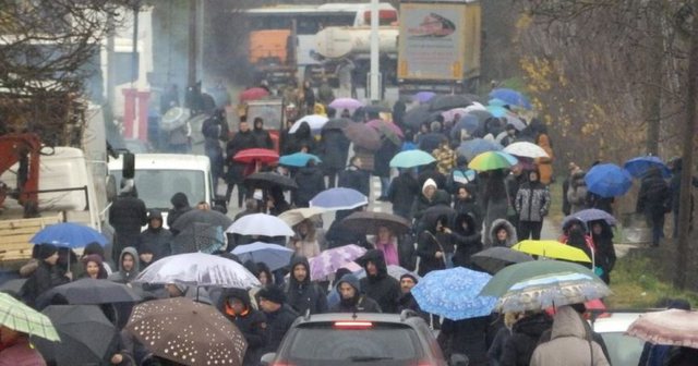 Rrezik për LUFTË në Kosovë? Ja si paraqitet situata në ditën e 4-t të barrikadave Rrezik për LUFTË në Kosovë? Ja si paraqitet situata në ditën e 4-t të barrikadave