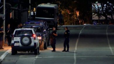 Sulm i armatosur në Zveçan, plagoset një efektiv policie në veriun e Kosovës Sulm i armatosur në Zveçan, plagoset një efektiv policie në veriun e Kosovës