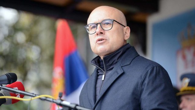 “Nuk kemi pse mërzitemi”, ministri serb i “gëzohet” heqjes së vizave për Kosovën: 500 mijë shqiptarë do të largohen përgjithmonë drejt BE-së “Nuk kemi pse mërzitemi”, ministri serb i “gëzohet” heqjes së vizave për Kosovën: 500 mijë shqiptarë do të largohen përgjithmonë drejt BE-së