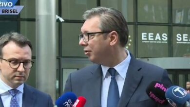 Tërhiqet Vuçiç? Petkoviç: Kemi garanci të forta nga SHBA-ja dhe BE-ja për tërheqjen e serbëve nga barrikadat Tërhiqet Vuçiç? Petkoviç: Kemi garanci të forta nga SHBA-ja dhe BE-ja për tërheqjen e serbëve nga barrikadat