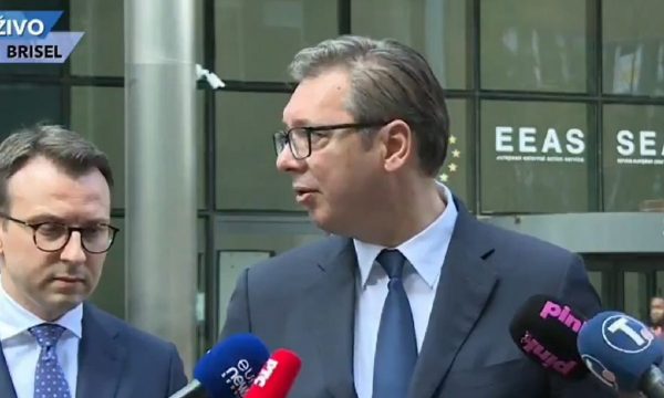 Tërhiqet Vuçiç? Petkoviç: Kemi garanci të forta nga SHBA-ja dhe BE-ja për tërheqjen e serbëve nga barrikadat