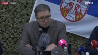 “Fitore simbolike!”/ Vuçiç del me deklaratën e fortë: Personat që qëndruan në barrikada nuk do të ndiqen penalisht “Fitore simbolike!”/ Vuçiç del me deklaratën e fortë: Personat që qëndruan në barrikada nuk do të ndiqen penalisht