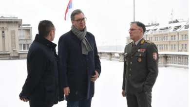 “Detyrat që ka marrë ushtria serbe janë të qarta”, Vuçiç dërgon shefin e ushtrisë në kufirin me Kosovën “Detyrat që ka marrë ushtria serbe janë të qarta”, Vuçiç dërgon shefin e ushtrisë në kufirin me Kosovën