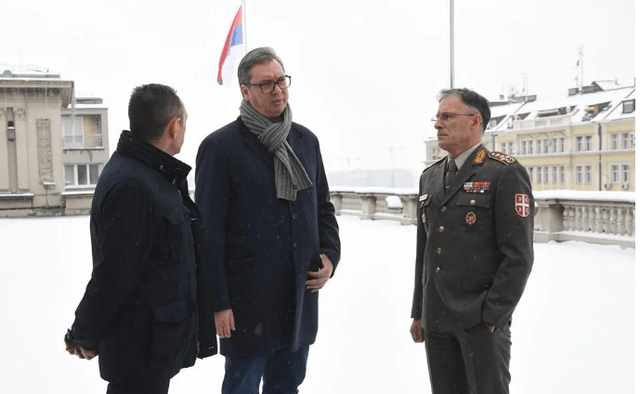 Vuçiç viziton ushtrinë në Rashkë, paralajmëron takim me përfaqësuesit e serbëve nga Kosova Vuçiç viziton ushtrinë në Rashkë, paralajmëron takim me përfaqësuesit e serbëve nga Kosova