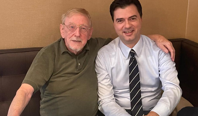 Për ‘inat’ të Berishës/ Basha vazhdon ‘turin’, takon ambasadorin Walker në Uashington: I tregoi botës të vërtetën për krimet e Serbisë në Kosovë Për ‘inat’ të Berishës/ Basha vazhdon ‘turin’, takon ambasadorin Walker në Uashington: I tregoi botës të vërtetën për krimet e Serbisë në Kosovë