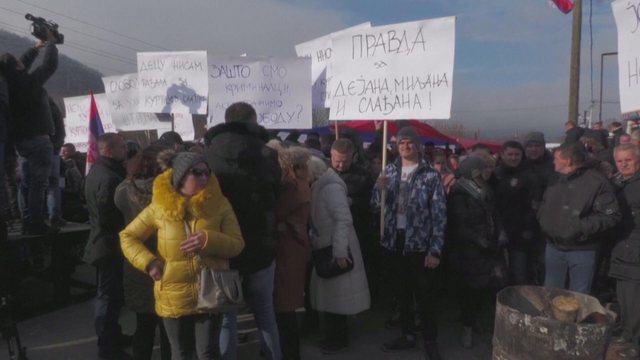 “Vuçiç na shiti pa kushte”, protestë në veri të Kosovës kundër presidentit serb “Vuçiç na shiti pa kushte”, protestë në veri të Kosovës kundër presidentit serb