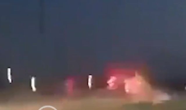 “Ou, ruaju shok”/ ‘Çmenduri’ në autostradë, makinat gara me shpejtësi skëterrë, njëra përplaset me trafikndarësen (VIDEO) “Ou, ruaju shok”/ ‘Çmenduri’ në autostradë, makinat gara me shpejtësi skëterrë, njëra përplaset me trafikndarësen (VIDEO)
