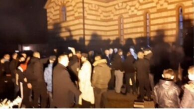 VIDEO/ “Shqiptarët po na mbrojnë”! Serbët me thirrje kundër Petkoviç dhe Listës Serbe: Turp të keni VIDEO/ “Shqiptarët po na mbrojnë”! Serbët me thirrje kundër Petkoviç dhe Listës Serbe: Turp të keni