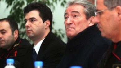 Kush e mbron arkitektin e aktit terrorist shtetëror të 21 janarit 2011? Kush e mbron arkitektin e aktit terrorist shtetëror të 21 janarit 2011?