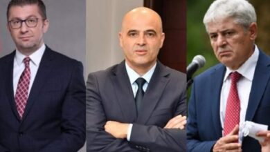 Lufta e shqiptarëve më 2001 fut të sherr politikën, Ahmeti: UÇK fitoi! Mickoski nxjerr foton me armë: Isha vullnetar, Aliu t’i tregojë fabula Kovaçevskit Lufta e shqiptarëve më 2001 fut të sherr politikën, Ahmeti: UÇK fitoi! Mickoski nxjerr foton me armë: Isha vullnetar, Aliu t’i tregojë fabula Kovaçevskit