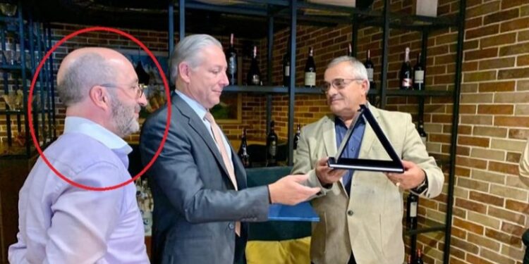 Aventura shqiptare e kryeagjentit të FBI Aventura shqiptare e kryeagjentit të FBI