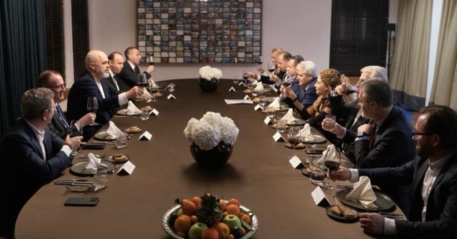 Darka e Tiranës, opozita sulmon Kovaçevskin: Po pret ujdi të dëmshme nga Shqipëria?