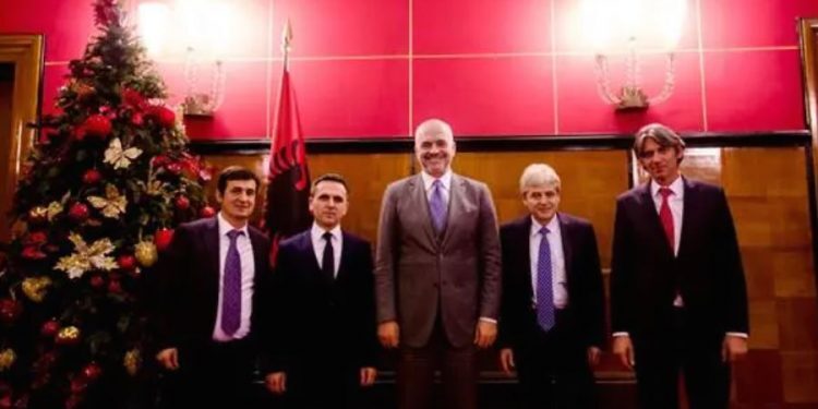 Edi Rama thërret takim në Tiranë me liderët e partive politike shqiptare në Maqedoni, reagime në Shkup: Platformë e dytë…! Edi Rama thërret takim në Tiranë me liderët e partive politike shqiptare në Maqedoni, reagime në Shkup: Platformë e dytë…!