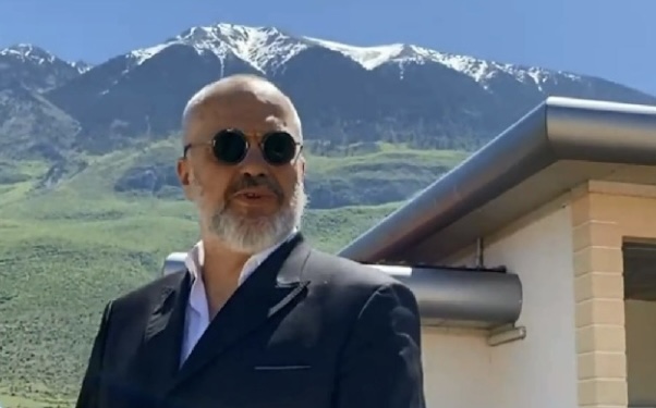 Rama: Shumë shpejt nis ndërtimi i resortit të parë të skive në Korçë, investitorët nga Austria