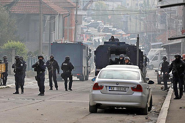 Përplasje me armë në veri të Kosovës! Disa persona të dyshuar sulmojnë policinë