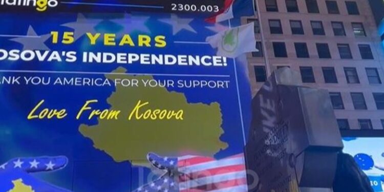 VIDEO/ Adem Jashari dhe UÇK zbukurojnë sheshin më të madh në botë ‘Times Square’ VIDEO/ Adem Jashari dhe UÇK zbukurojnë sheshin më të madh në botë ‘Times Square’